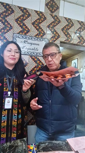 Con el compromiso de la presidenta Blanca Angulo de impulsar a #Chiautempan como un municipio turístico, así como el rescate de la identidad cultural, el equipo de Cultura y Turismo trabaja en coordinación con otros municipios y Sectur Tlaxcala, para fortalecer los puntos turísticos en la región. 🙌✅ Tuvimos la oportunidad de visitar el taller de "Mueganos Miguelito" para ver el proceso de preparación de este tradicional postre chiautempense. 😋✨ #IdentidadQueTransforma | Ayuntamiento de Chiaute
