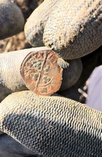 Beautiful Medieval Silver Unearthed 🤩 #minelab #metaldetecting #dragondetecting #manticore #silver