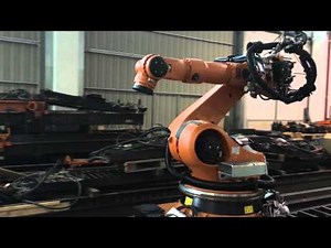 Kuka KR150-2 S2000 industrial robot on a linear track - snake motion