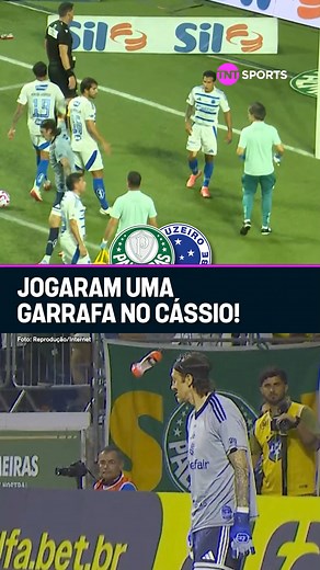 197K views · 878 reactions | JOGARAM UMA GARRAFA NO CÁSSIO! ❌ Um torcedor do Palmeiras arremessou uma garrafa que atingiu as costas do goleiro do Cruzeiro! No momento, o Verdão já tinha um jogador a mais e estava pressionando a Raposa. O torcedor foi identificado pela torcida e retirado por seguranças! #FutebolBrasileiro #BrasileirãoBetano #PósJogo | TNT Sports Brasil | Facebook