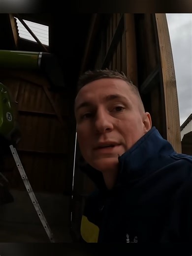 Prendre le plus gros tracteur pour livrer la paille - CLAAS marca2c
