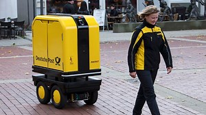 Deutsche Post testet Zustellroboter - Postbot folgt Briefträgern auf Schritt und Tritt