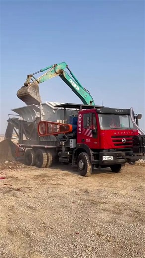 Crushing 200 tons of rocks per hour #mobileboxcrusher #mobilesandmakingmachine #mobilecrusher #mobilestonecrusher #trituradora