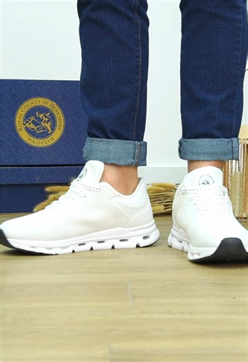 Comodidad real para acompañarte todo el día 👟✨ Las Comfort Max te ofrecen una pisada suave, ligera y estable, ideal para tu rutina diaria. Diseñadas para caminar más, cansarte menos y sentirte cómodo desde el primer paso. Porque cuando tus pies están bien, todo fluye mejor. 📍 Disponibles en Calzados Orange 🧡 #panama #calzados #tiendaonlinepanama #comodidad #poloclub