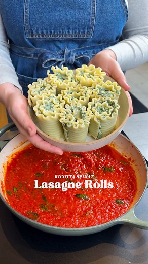 Lasagne Rolls mit Spinat & Ricotta in Tomatensauce