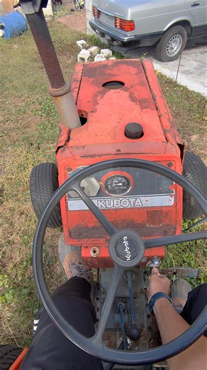 Starting up an old manual tractor