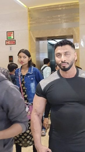 “When a 110kg Indian Mass Monster enter in lift girl's reaction💪.. . . #fypviralシ #publicreaction #massmonster #public #indianbodybuilders #shocked #trendingreel #mithunbidyutsaha #fitnessmotivation | Mithun Bidyut Saha