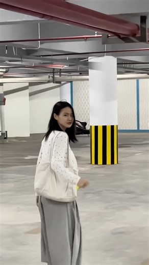 Gladys Pascal on Instagram: "Akal-akalan orang pelit gunting batu kertas valid crash out"