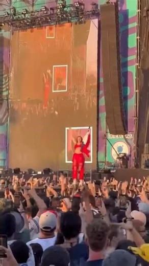 i'm gonna tell my kids she is hannah monatana