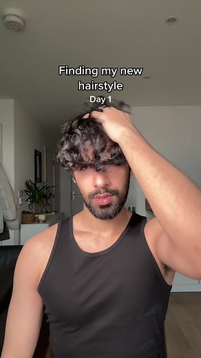 Timothee Chalamet's Wavy/Curly Curtains: Trendy Hairstyle Inspiration