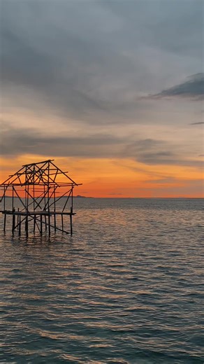 🏝️ Worth the journey : Raja Ampat ✈️ Flight start from Surabaya Surabaya – Ambon – Sorong. Transit di Ambon, lalu lanjut ke Sorong. Sesampainya di Sorong lanjut ke Pelabuhan Rakyat Sorong, jangan lupa beli tiket ferrynya ya! 🕘 Ferry schedule : 09.00 & 14.00 💺 Ekonomi 125K | VIP 250K 🎟️ Retribusi pelayanan pelabuhan Rp 12.000 / orang 🛥️ Sorong - Waisai Setibanya di Waisai, wajib registrasi untuk WNA dan WNI, but i forgot how much it costs😭🙏🏻 🛥️ Waisai - Arborek Lanjut kapal dari penginap