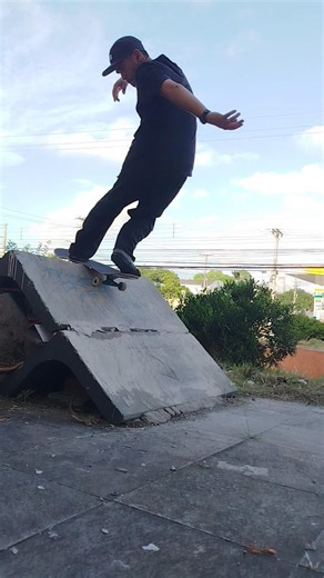 DIY & Amigos#2026#skatepelotas#skateboarding Sessão com Marcel e Réba anhanguera Pelotas Rs Br sk8