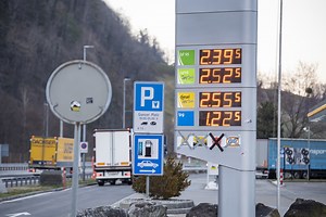 Inflation et pénuries, un "cocktail toxique" qui affaiblit la croissance | RTS