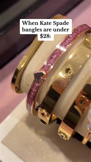 The best arm candy 😍 #iworkatkatespade #katespade #katespadeoutlet #katespadenewyork #katespadenyonthemove #katespadeaddict #katespadefinds #katespadejewlery #katespadenyhappydance #katespadeny