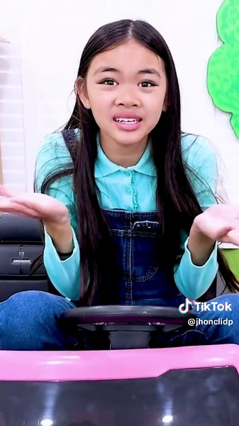Aprende las Señales de Tránsito con Maddie: Juego de Seguridad para Niños