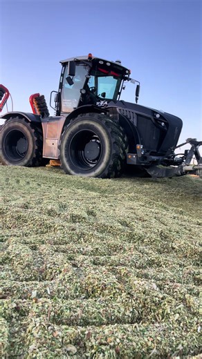 Exploring the Claas Xerion 4000 in Summer Farming