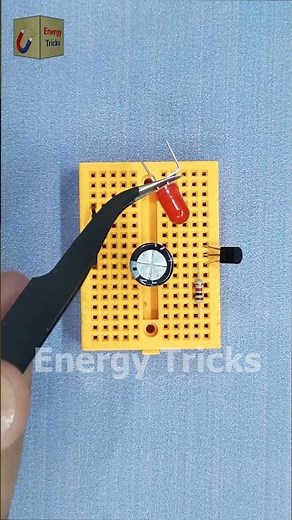 How to Make a Single LED Blinking Circuit on Breadboard #shorts