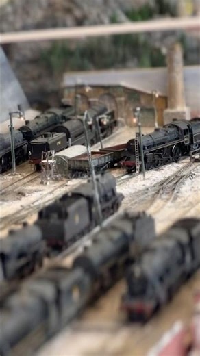 1950s WINTER ENGINE SHED SCENE! LAYOUT 79A ❄️ #ModelRailway #EngineShed