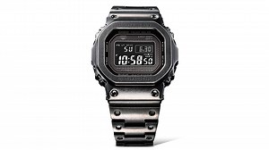 渋い…渋すぎる…。ガンメタリック・ステンレスのG-SHOCK｢GMW-B5000V｣