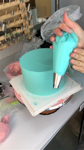 #Capcut very nice and beautiful blue cake #fouryou #cake #diycake #beautifulcake #caketiktok #cakepiping #vintagecake