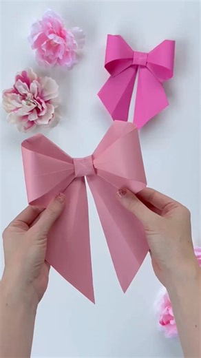22K views · 185 reactions | The only bow you’ll want to make this holiday season! Thread them into a pretty garland, use them as sweet table placeholders, or top off your gifts with a handmade touch.  #holidayseason #holidaycrafts #diy #tutorial #papercrafts #crafts #bows | Lucia Mallea | Facebook