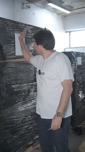 2.8K views · 16 reactions | ABRIMOS PALET DE MONITORES REACONDICIONADOS ✅ #Infocomputer #monitoresbaratos #Reacondicionados #barato ➡️ De nuevo abrimos otro palet de monitores reacondicionados y vamos a ver cómo han llegado. Ésto es Inside Infocomputer Disfruten.  Encuentra el monitor Hp LA https://cutt.ly/xeiDDne5 | Info-computer | Facebook