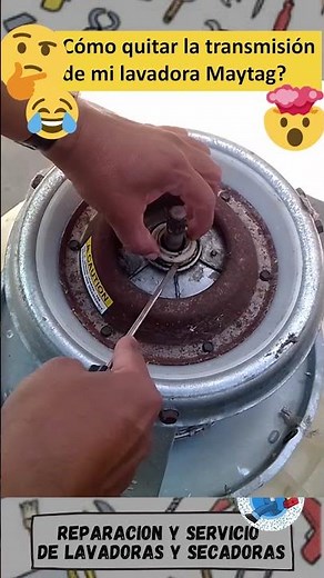 ¿Cómo empezar a desarmar el sistema lavado y exprimido de lavadora Maytag para remover transmisión?