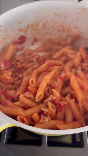 One Pot Chicken Sausage Pasta from Skinnytaste Simple Cookbook | Skinnytaste