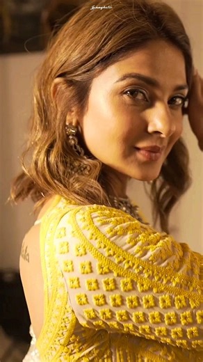 Jennifer Winget_FC ♡ | She own this song, I mean Look at her — she defines the purest form of the word “beautiful🧡❤️‍🔥🥰 . . . . #jenniferwinget #jenniferwinget1... | Instagram