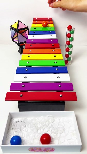 🌸🌸WATCH THESE BALLS SING ON A XYLOPHONE! #satisfying #shorts