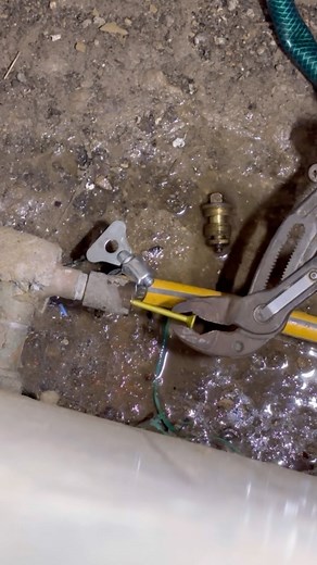 Matthew Marciniak on Instagram: "How do remove them stubborn rubber washers from drain offs! #amsr #plumbing #toolbag #pipes #tools #cleancopper #copper #handtools #work #diy #howto #plumber #powertools"