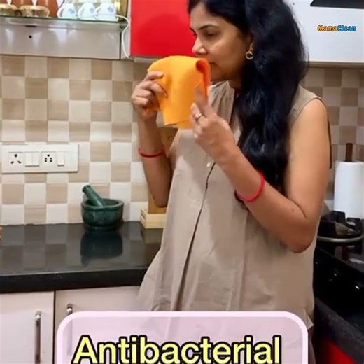 Super absorbent cleaning cloth