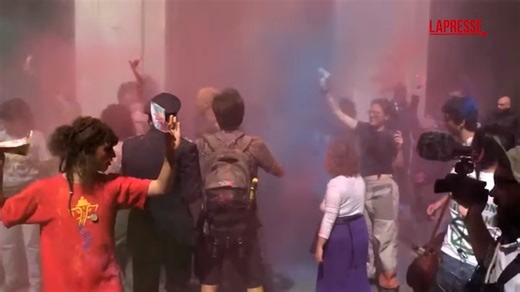 VIDEO Extinction Rebellion, flash mob davanti al ministero della Giustizia - LaPresse