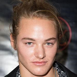 Mitchell Hoog – Age, Bio, Personal Life, Family & Stats | CelebsAges