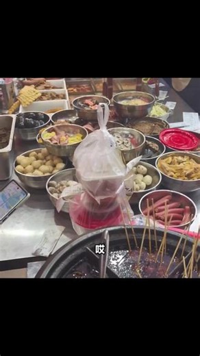 红冲冲水煮套餐超划算，9.4 元吃到撑！荤素搭配，有鸡柳肉丸等，还有三鲜解腻，麻辣开胃，服务好，学生党打工人冲！ （注意，叠加新人价后的价格是9.4元，团购价是9.9元； | 【退款规则】到店核销：随时可退，过期未核销自动退）#串 #烧鸟 #美食合集 #吃火锅最认真的人 #跟着抖音去度假