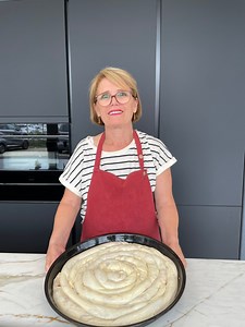 387K views · 3.6K reactions | Je reste comme un gamin heureux à regarder ma maman à travailler la pâte à Byrek  #artisanal Merci maman pour tous ces belles recettes que tu m’apprend au quotidien et surtout merci pour la personne que tu est 殺 #armandhasanpapaj | Armand Hasanpapaj | Facebook