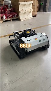 The Chinese remote-controlled lawn mowers #lawnmower #automobile #lawnmowingbusiness #offroad