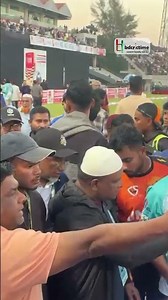 কান্নায় ভে'ঙে পড়েছেন শরিফুল, শেষবারের মতো দেখে নিচ্ছেন কোচ মাহবুব আলী জাকিকে 💔 #shorifulislam