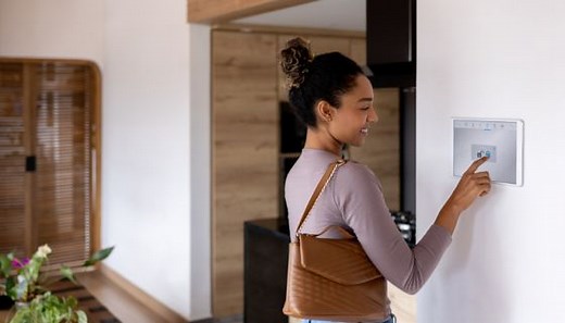 These 8 Emergency Safety Tips Can Help Keep You Safe If You Live Alone