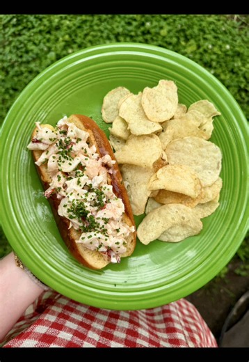 hi, these lobster rolls might be the best girl lunch yet! omfg #lobster #lobstertok #lobstertail #lobsterroll #EasyRecipe