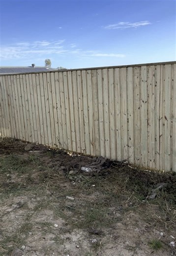 Lapped & Capped fence in south Ripley #FencingExperts #LocalTradie #ripley #ipswich #bunnings #JCFencingAndOutdoor #BeforeAndAfter #providenceripley #LocalBusiness #FreeQuotes #fyp #tradie #tradiesoftiktok