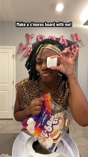 🍒Vee The Vlogger🍒 on Instagram: "I love my heated tray! From charcuterie to smores, thank you again @jmarinx3 💜 #fyp #chacuterie #contentcreator #viral #smores"
