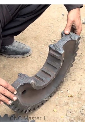 Master Technician in Caterpillar Gear Center Joint Diagnosis & Repair⚙️ #Caterpillar #HeavyMachinery #GearRepair #MechanicalSkills #MachineRepairUKUSA🇱🇷