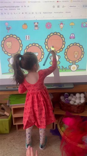 Tracy Roberts on Instagram: "This is Weeks 7-8 of my Phonological Awareness and Phonics slides! You can see we gradually move from sorting, segmenting and labelling, to building words, writing CVC words, and phonetic spelling (every week). This set of slides also includes 2 printable letter sorting activities and 2 notes to send home for parents which offer ideas around how to support their child at home. If you’d like to check these out, comment SLIDES and I’ll send you the link 🌟 #digitallear