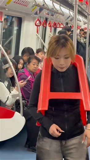This Girl Trapped The Stool in The Head... But Trapped Again After The Doctor Removed it