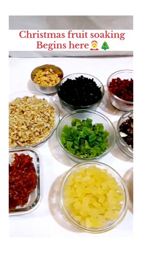 El Ricoo Cakes | Soaking the dry fruits for Christmas cake. The most important step for a perfectly rich and moist cake🤶😍🎄 Here is what we have put in for... | Instagram