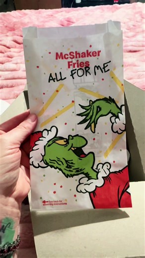 Grinch Happy Meal Unboxing #mcdonalds #grinch #happymeal #yum #foodie