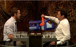 【RR补全系列】RYAN REYNOLDS在肥伦秀上与肥伦slapjack打水仗！RR贱贱的哈哈哈哈哈~