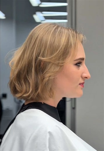 BOB od Marii też myślisz o zmianie? – zarezerwuj wizytę przez Booksy, link w bio ;) inst: odd.studi0 content maker | inst: palinavarani #alternatywnestrzyżenie #alternatywka #bobhaircut