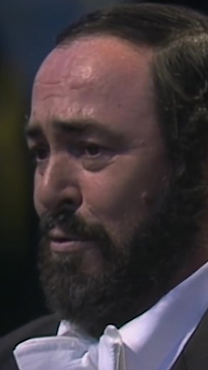 Pavarotti's Stunning Performance of 'Mamma' in 1991